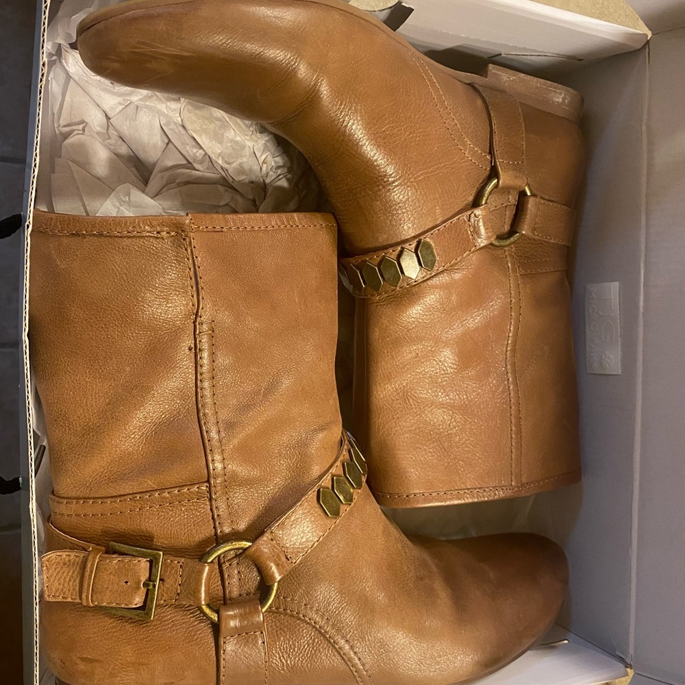 Women’s tan leather boot.